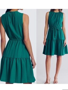 Calvin Klein
Sleeveless
Tiered A-Line
Dress Size 4 Green NWT